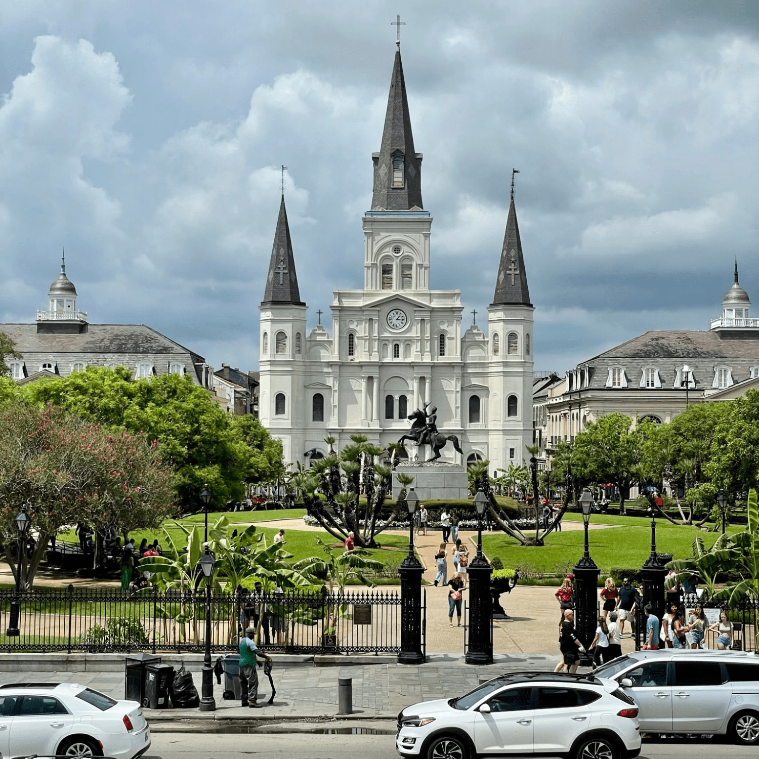 Travel Guide New Orleans Jackson Square St. Louis Cathedral
