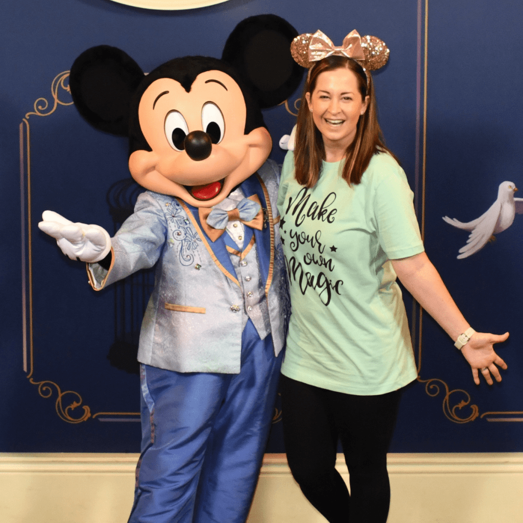 Comfortable Disney Outfit Ideas 