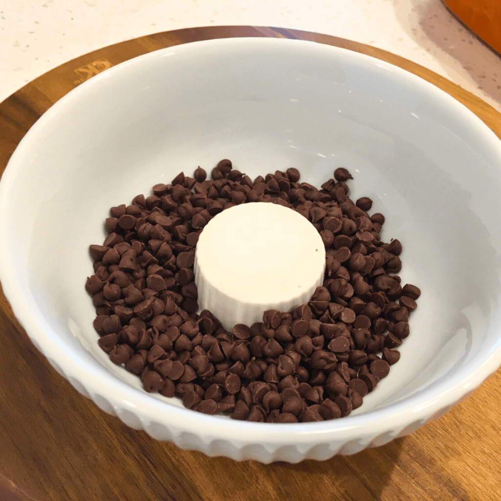 Making Vanilla Milkshakes Chocolate Rimmed Glass