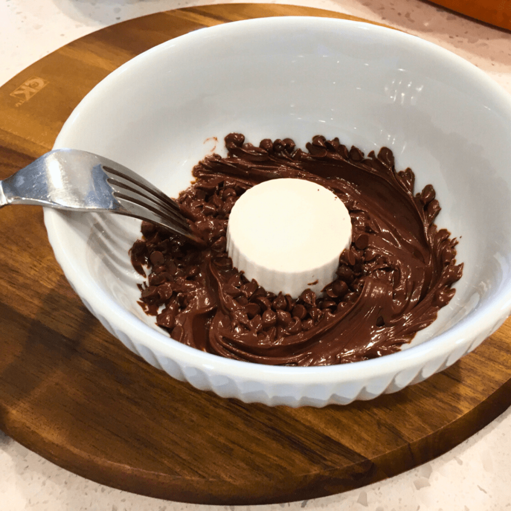 Making Vanilla Milkshakes Chocolate Rimmed Glasses